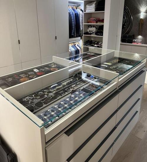 Walk-in Wardrobe - Pearl DecoTech Dubai